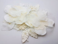 Motif appliqué fleurs 3D ivoire pour robe de mariée ou customisation · vue 3