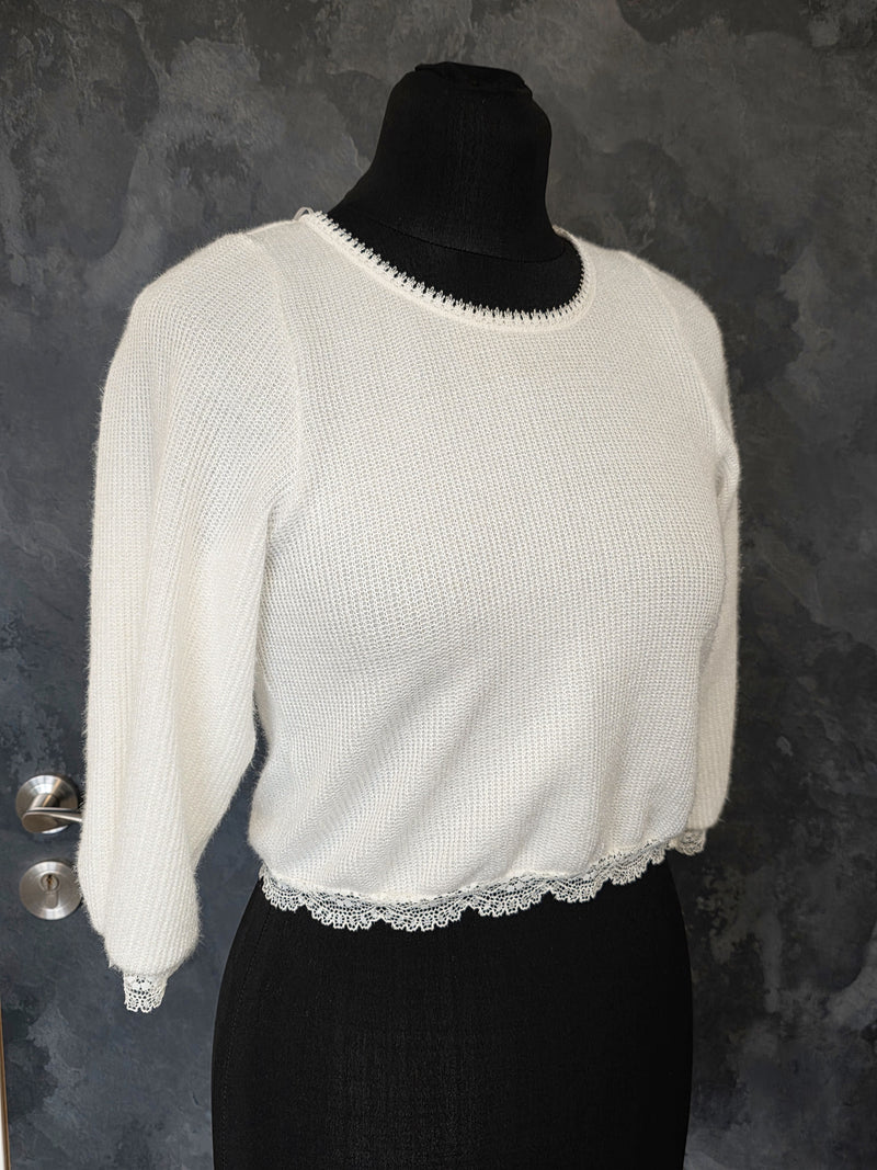 Pull mariée ivoire en maille douce – Dos ouvert élégant – Finitions dentelle – Mariage hiver