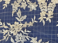 Dentelle rebrodée ivoire nacrée laize 140 · vue 8