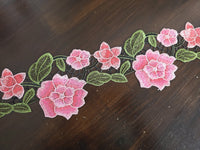 Galon dentelle florale rose et vert – grande fleur brodée – applique couture – vendu par 50cm · vue 3
