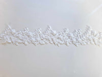 Galon de dentelle ivoire clair perles et sequins