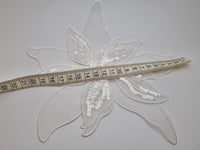 Grande fleur ivoire clair pour robe de mariée · vue 3