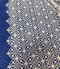 Dentelle guipure motif géométrique bohème ivoire clair