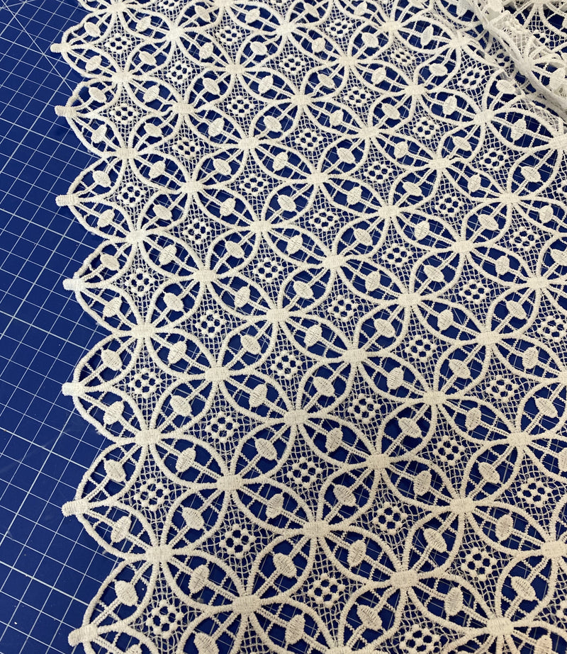 Dentelle guipure motif géométrique bohème ivoire clair