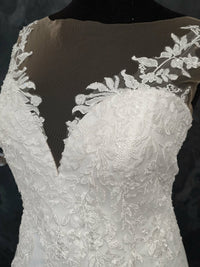 Robe de mariée forme trapèze avec petite traine Dernières pièces taille 50 et 42 · vue 8