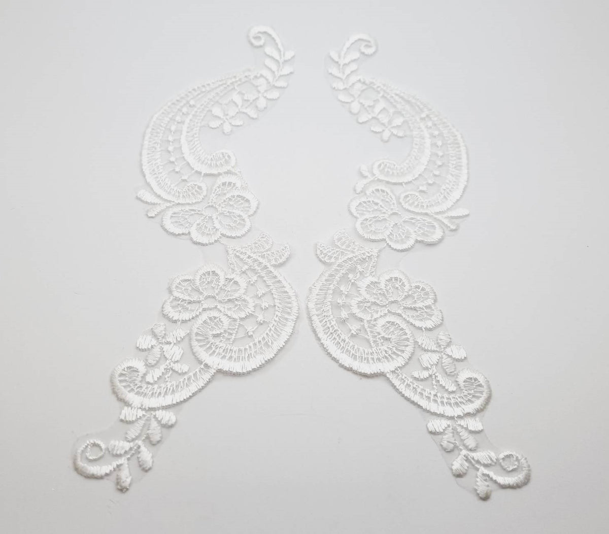 Motif arabesque ivoire nacré pour robe de mariée