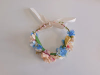 Couronne de fleurs ( fausses fleurs ) pour ceremonie · vue 2