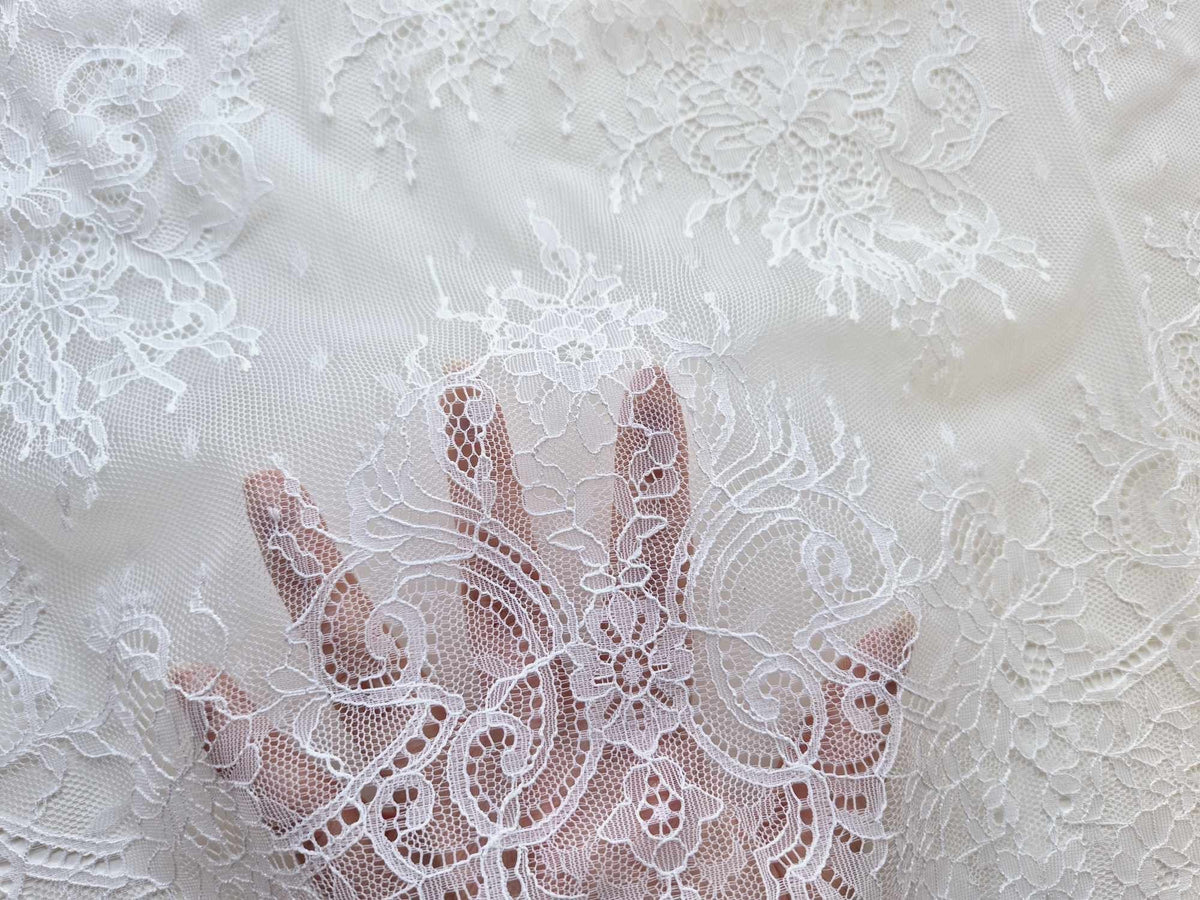 Coupon dentelle blanc soie 65cm