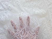 Coupon dentelle blanc soie 65cm