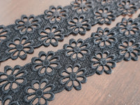 Galon dentelle fleurs marguerite noir – 4 cm – dentelle florale ajourée couture – vendu au mètre · vue 3