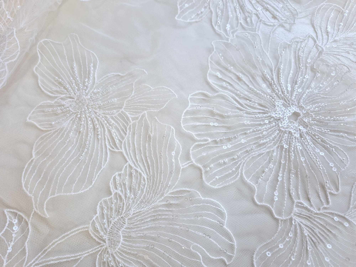 Dentelle grandes fleurs ivoire brillante