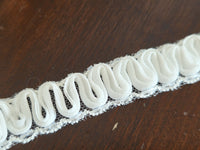 Galon couture ivoire plissé et perlé – 2 cm – finition relief raffinée pour robe de mariée – · vue 4