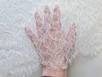 Dentelle fine chantilly ivoire festonné