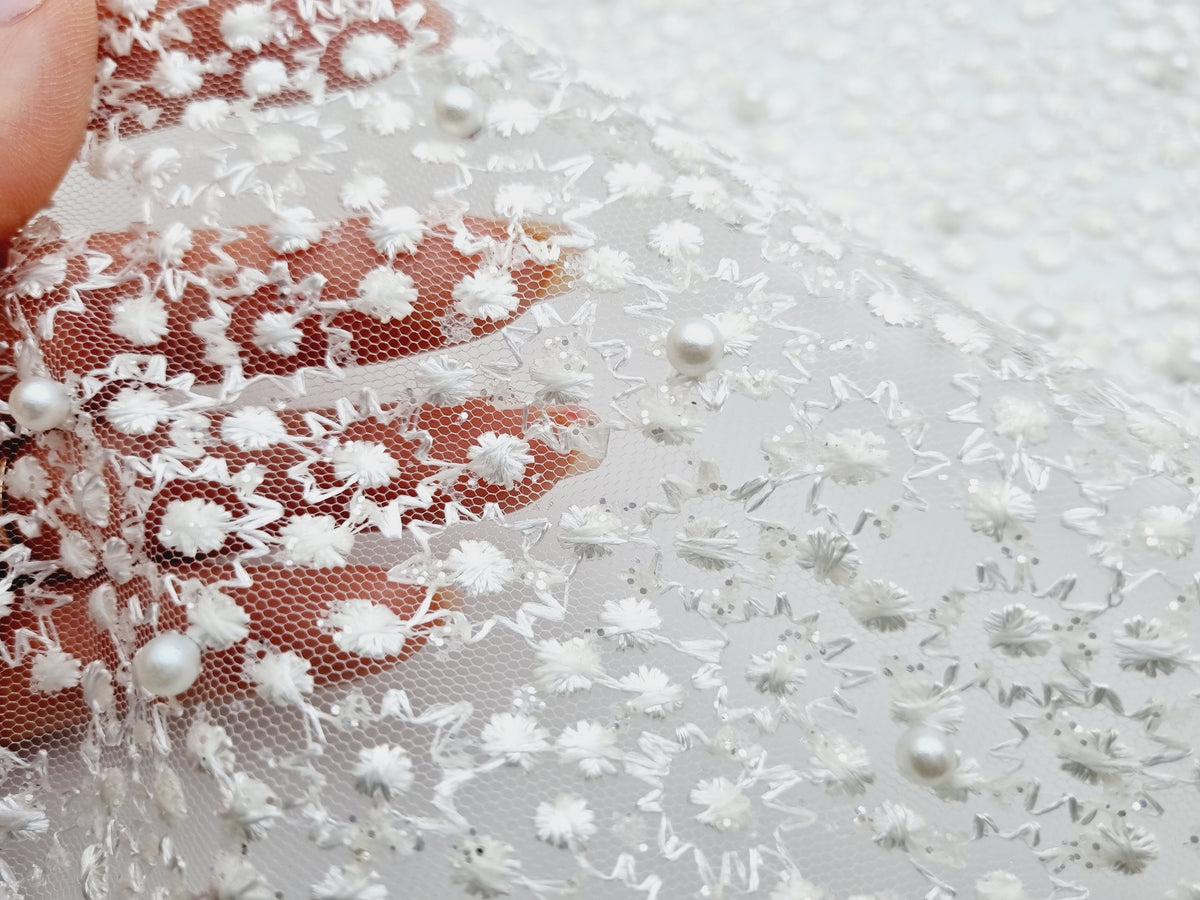 Dentelle brodée sur tulle pailleté ivoire clair petits points
