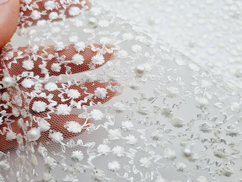 Dentelle brodée sur tulle pailleté ivoire clair petits points