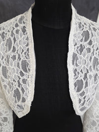 Bolero en dentelle ivoire , doublé tulle , taille 38 · vue 3
