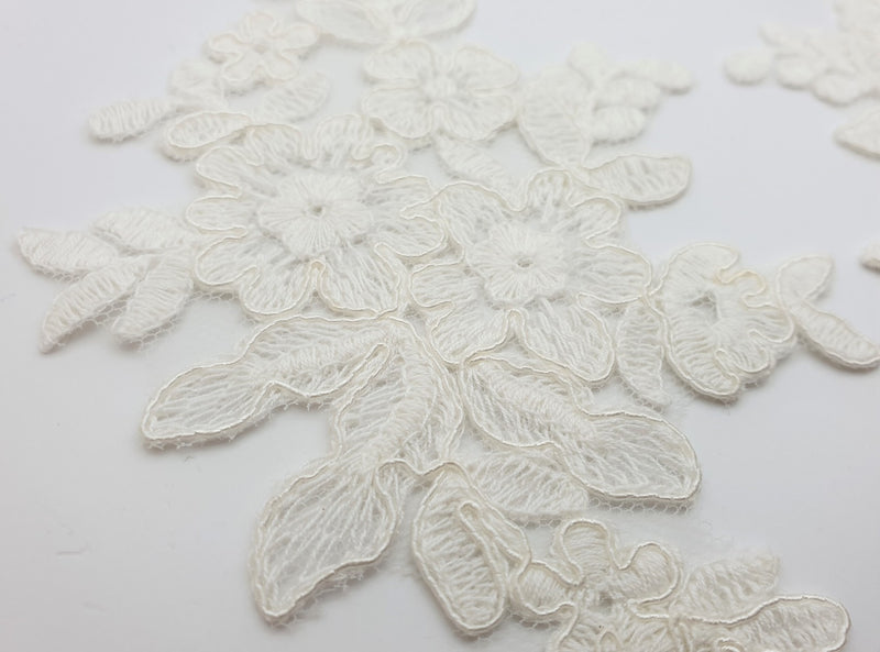 Motif ivoire brodé dentelle fleuris pour robe de mariée