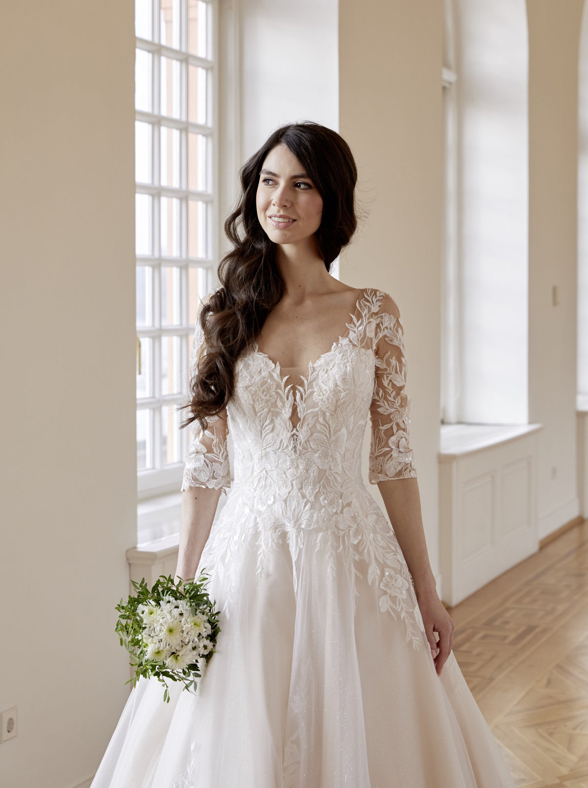 Somptueuse robe de mariée en dentelle et tulle avec manches ALEXANDRA Taille 40
